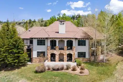 Luxury Mountain Living in Prestigious Cordillera