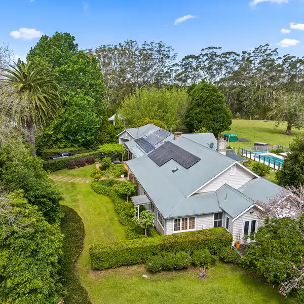 HANWOOD HILL - BREATHTAKING COUNTRY ESTATE