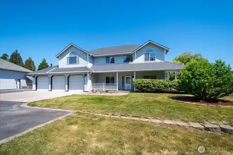 Spacious Custom Home in a Peaceful Setting