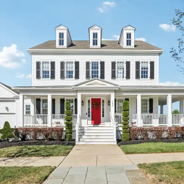 STUNNING MODERN FARMHOUSE