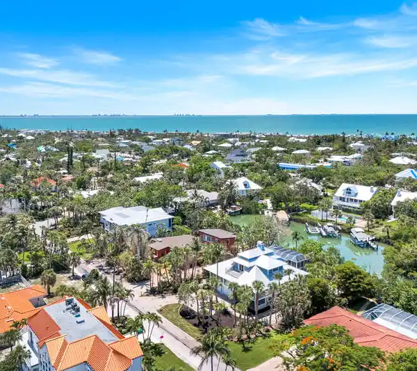 BAYFRONT SANIBEL RETREAT WITH DOCK AND LIFT