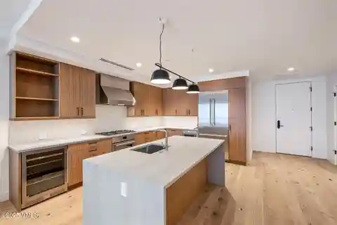 Contemporary Living Overlooking Eagle River