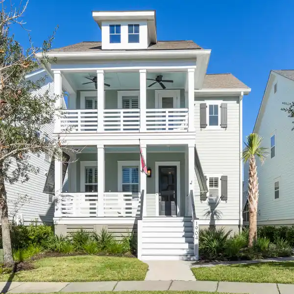 BEAUTIFULLY MAINTAINED FIVE BEDROOM HOME
