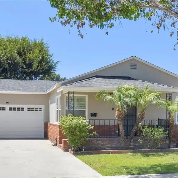 BEAUTIFULLY UPDATED HOME WITH ACCESSORY UNIT