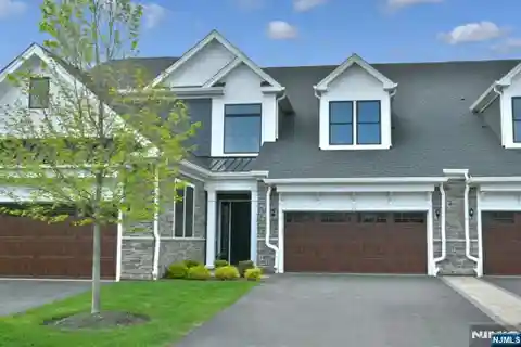 Luxurious Top-floor Cottage at the  Fairways at Edgewood