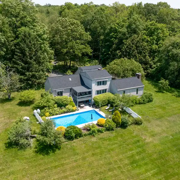 GORGEOUS NINE-ACRE RETREAT