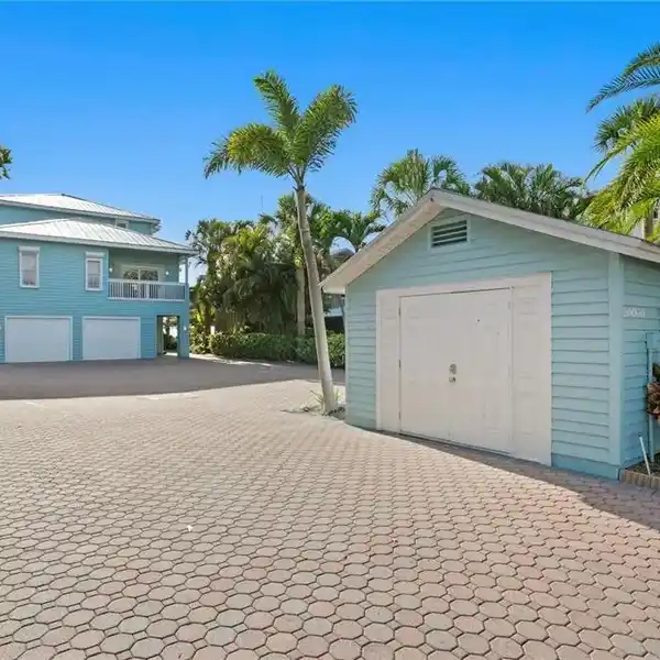 EXCLUSIVE WATERFRONT SANCTUARY