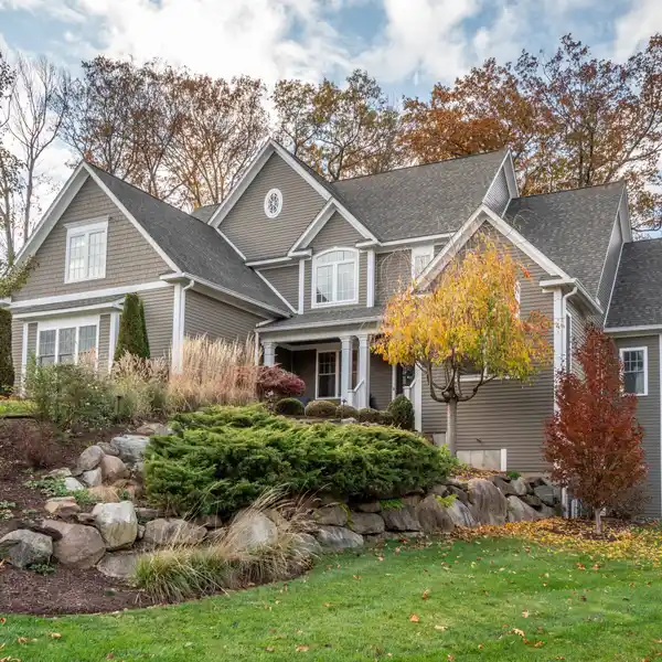 WONDERFUL COMFORT WITH CHEF’S KITCHEN CHARM