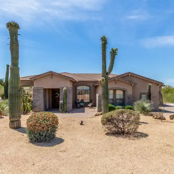ELEGANT DESERT LIVING IN GATED COMMUNITY