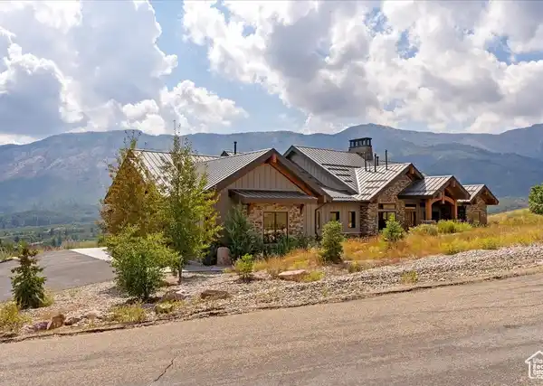 MOUNTAIN RETREAT IN DURFEE CREEK ESTATES