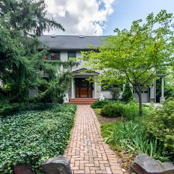 LOVELY HOME WITH UNIQUE DETAILS