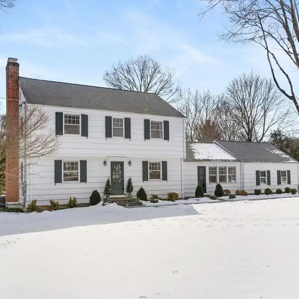 LIGHT AND BRIGHT MOVE-IN READY GEM