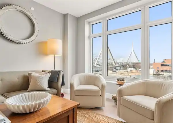 CAPTIVATING HOME WITH AMAZING VIEWS
