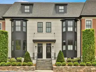 High-End Luxury Townhome in Armonk Close