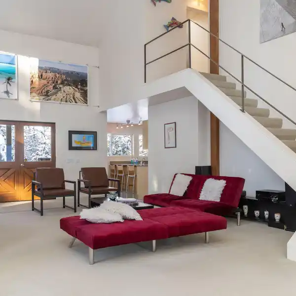 UNIQUE BOARD RANCH HOME