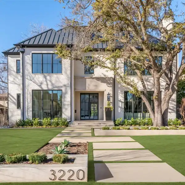 EXQUISITE RECENTLY COMPLETED HOME