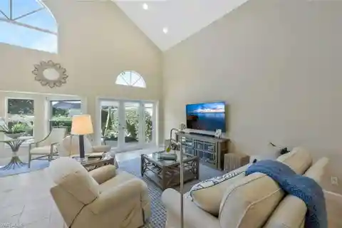 Bright and Cheery Home in Villa Lantana