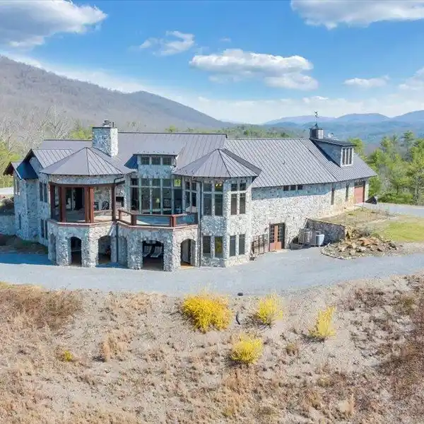 CASTLE RIDGE