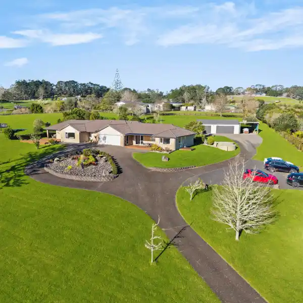 FLEXIBLE LIFESTYLE ESTATE MINUTES FROM SILVERDALE
