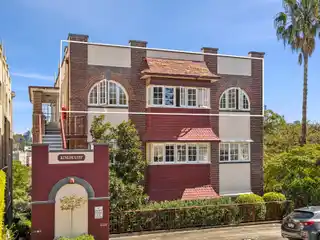 Top-Floor Apartment on the Coveted Cremorne Point