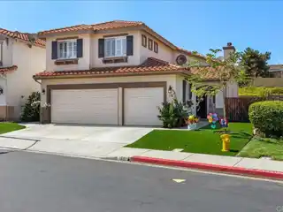Coastal Living One Mile from the Beach