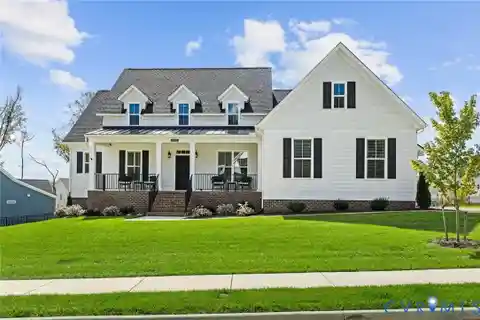 Beautiful Home Full of Custom Upgrades