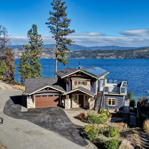 OUSTANDING WATERFRONT ESCAPE