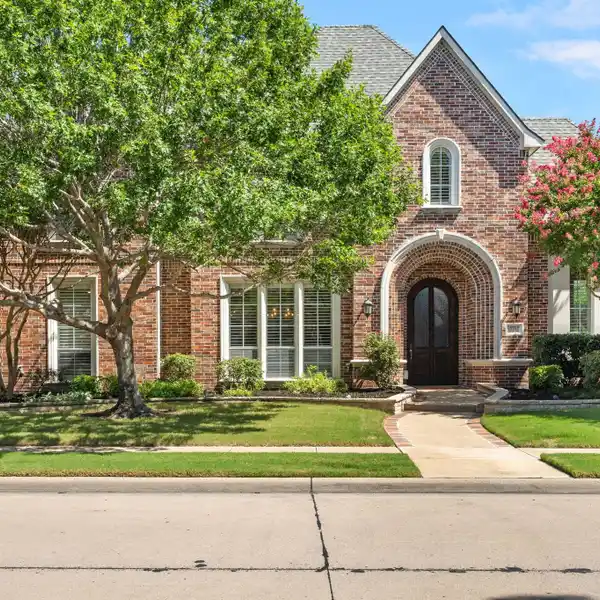 UPDATED HOME IN SOUGHT-AFTER WINDHAVEN FARM