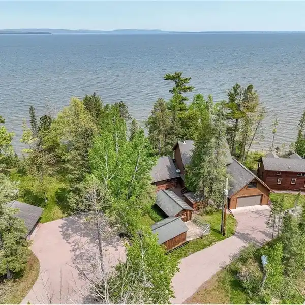 STUNNING SWEDISH LOG HOME ON LAKEFRONT