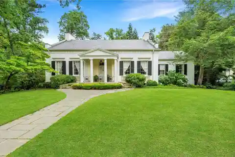 Timeless 1930s Elegance with Modern Touches