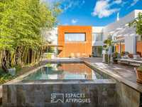 FORMER HANGAR TURNED EXCEPTIONAL ARCHITECT-DESIGNED HOUSE