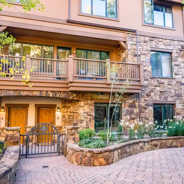 SKI-IN/SKI-OUT EASE AT ONE ARROWHEAD PLACE