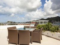 CLASSY PENTHOUSE IN EXCLUSIVE COMMUNITY IN THE HEART OF SIMPSON BAY