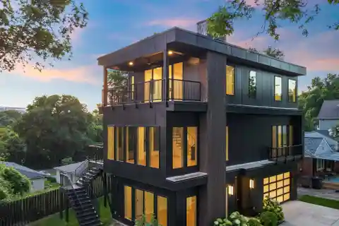 Modern Living on the Golf Course in Sylvan Park