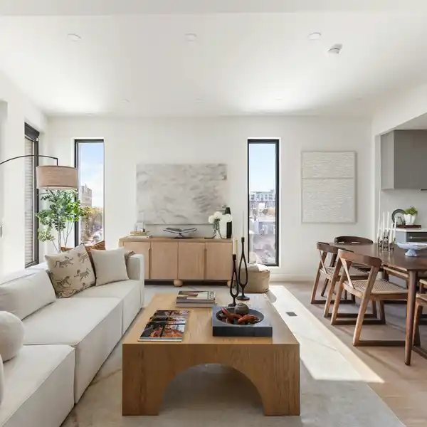 A SOPHISTICATED NEW CONDOMINIUM