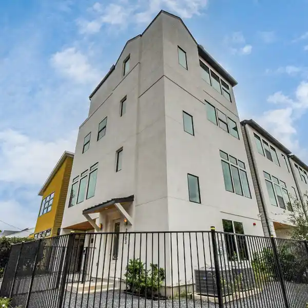 AN EXCEPTIONAL RESIDENCE IN THE HEART OF THE CITY