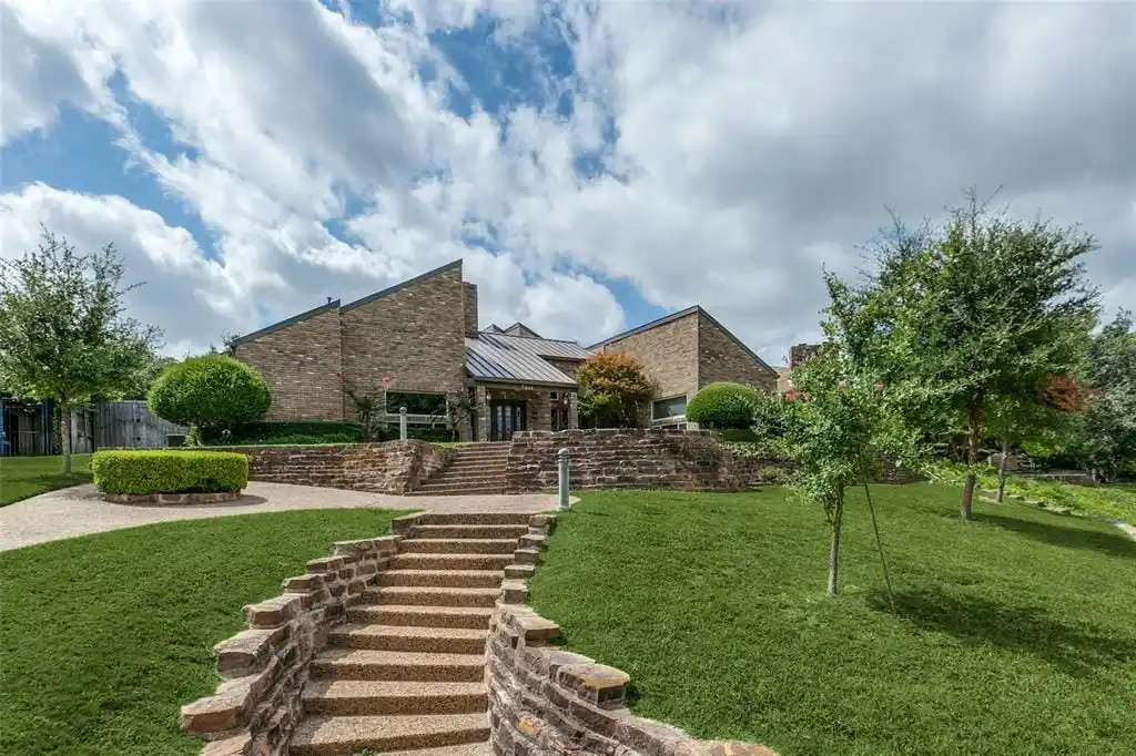 Modern Masterpiece in the Heart of the City