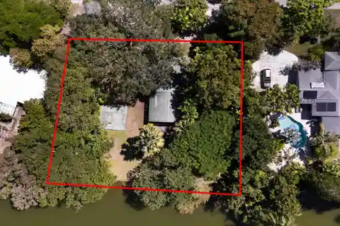 Spacious Lot in the Heart of Pinecrest