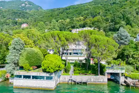 Serene Lakefront Living Close to City
