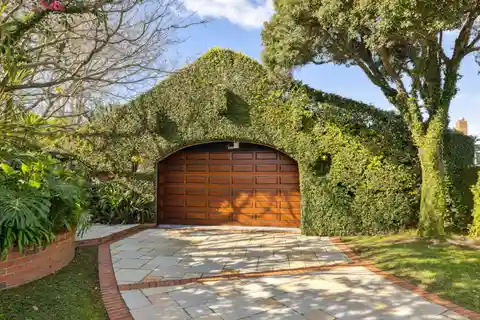 Mid-Century Classic on a Desirable Cul-De-Sac