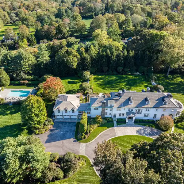 ICONIC ESTATE WITH ELEVATED COUNTRY ELEGANCE