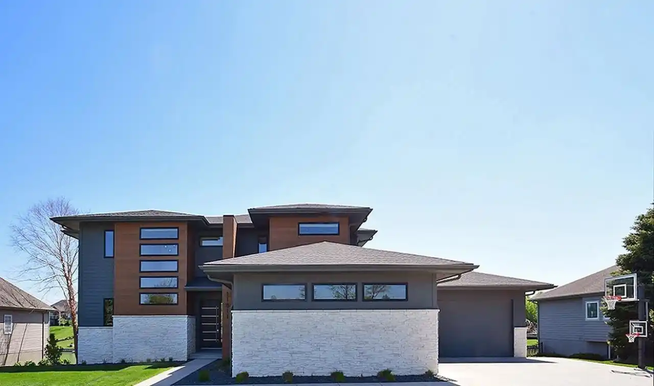 Contemporary Escape on Bennington Lake