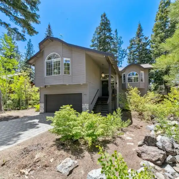 SPACIOUS TURNKEY MOUNTAIN HOME IN COVETED MONTGOMERY ESTATES