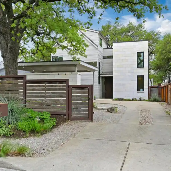THOUGHTFULLY DESIGNED MODERN HOME