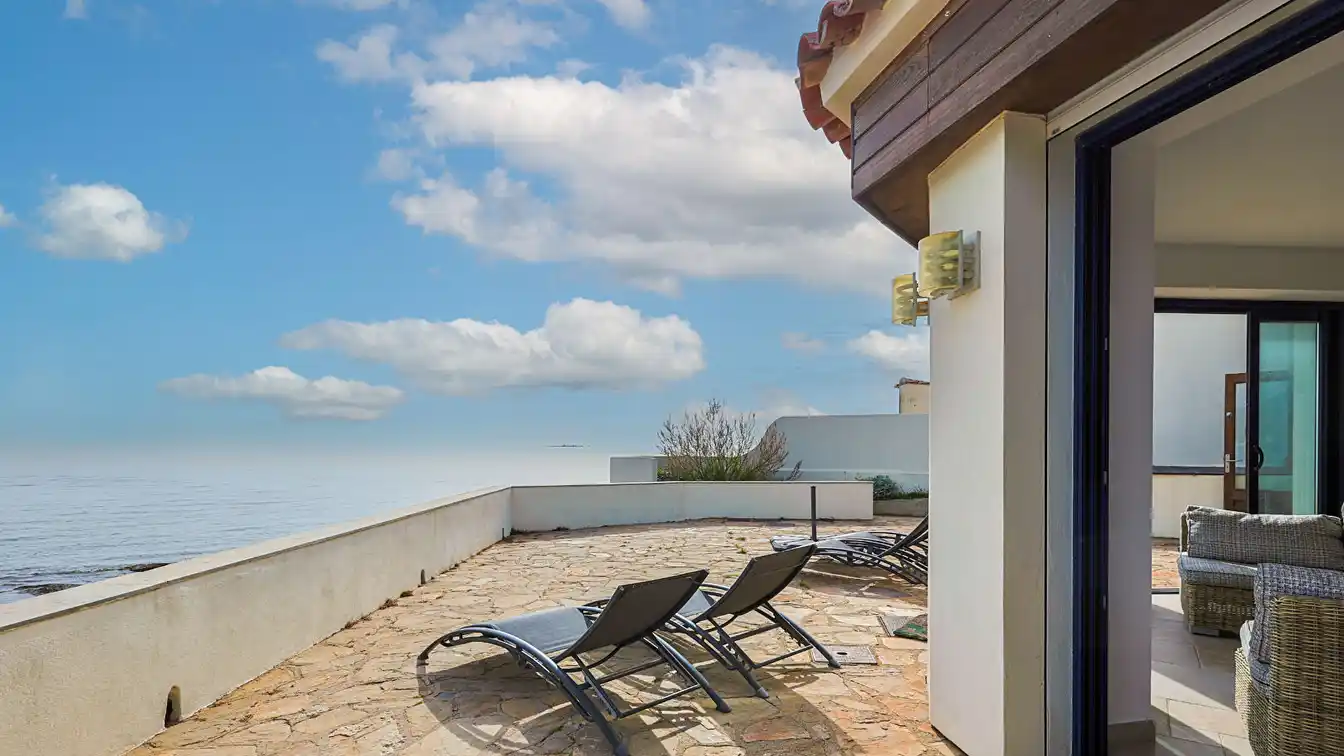 Wonderful Waterfront Villa