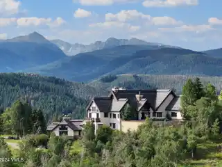 Premier Setting with 360-degree Views