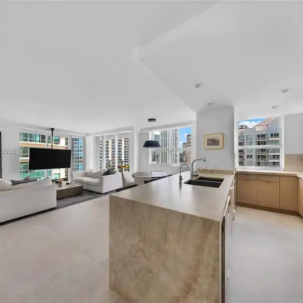 RENOVATED RESIDENCE WITH AMAZING SKYLINE AND OCEAN VIEWS