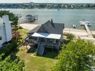Quaint Beach Cottage on the Banks Channel