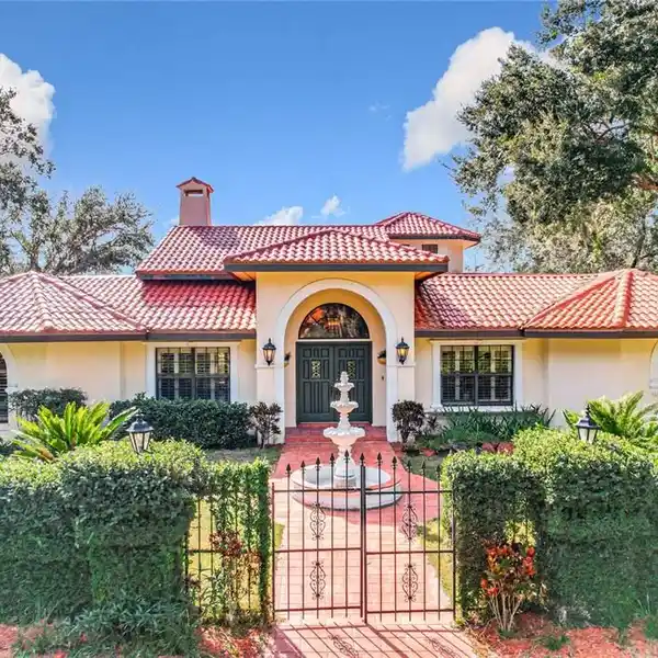 EXPANSIVE MOUNT DORA OASIS