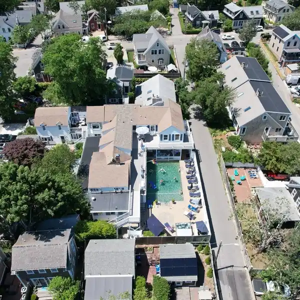 CHARMING WEST END CONDO NEAR BEACHES